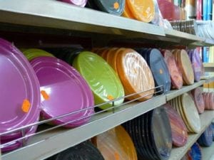 vaiselle-plastique-jetable-decret-biosource-560x420