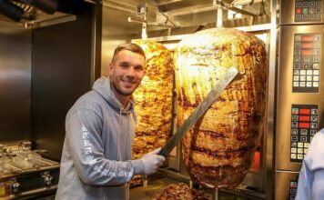 Lukas Podolski kebapçı oldu: Polonya’ya döner dükkanı açacak
