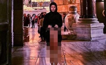 Belçikalı mankenden skandal! Ayasofyada üstünü çıkardı Türk bayrağı üzerine çıplak yattı