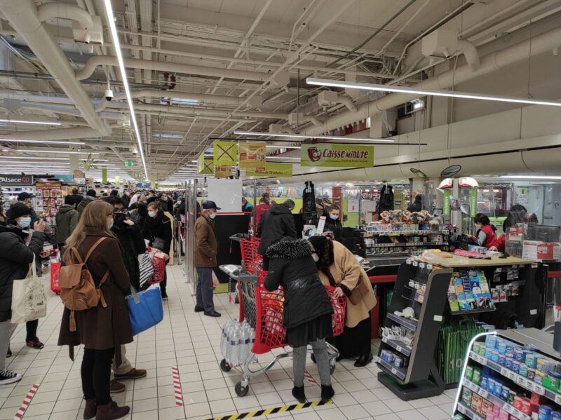 Almanlar, daha ucuz olduğu için alışveriş yapmaya Fransa&#8217;ya akın etmeye başladı!