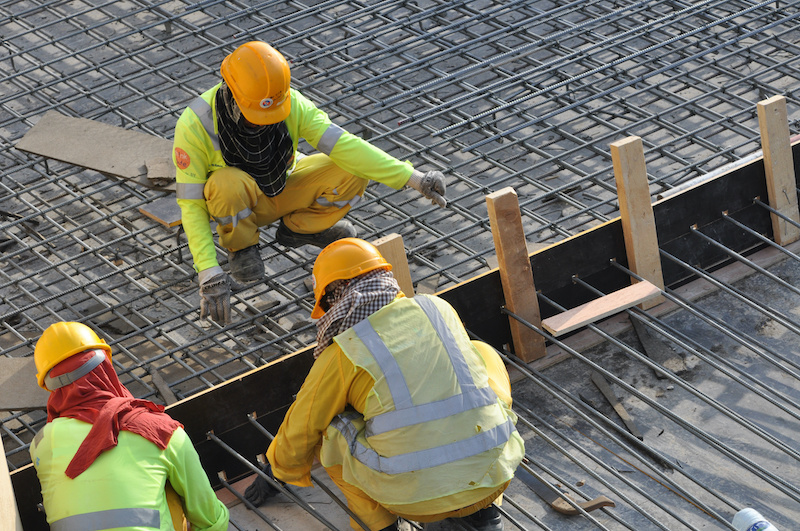 Fransız inşaat şirketine suçlama: İşçileri haftada 66 saat çalıştırdı!