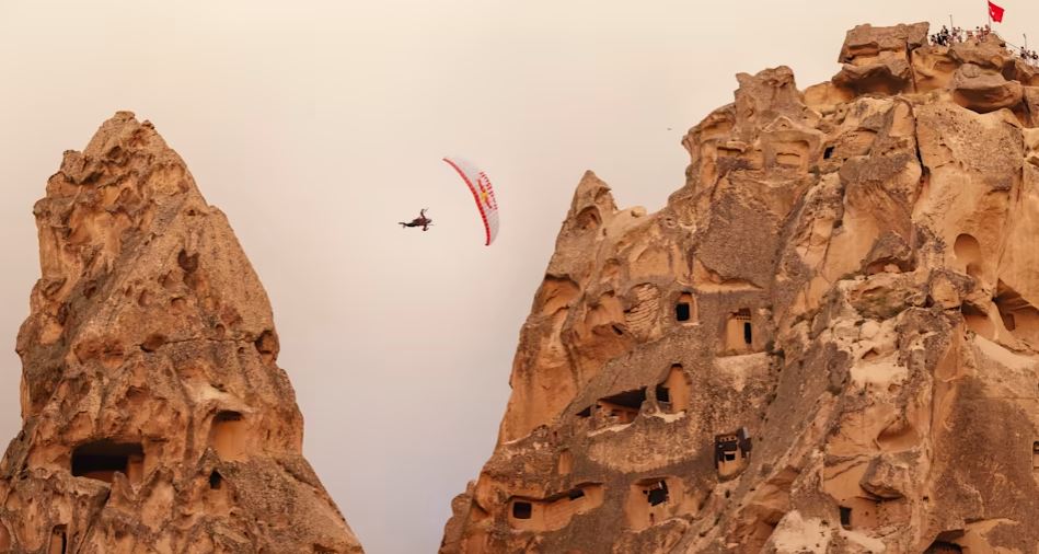 Kapadokya&#8217;da 2 bin 600 metreden atlayan Fransız sporcu: “Bu görüntüyü başka hiçbir yerde göremezsiniz”