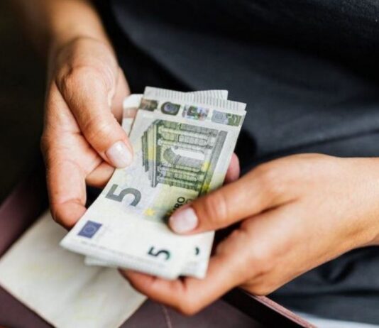 Fransa’da 10 Milyon Kişi Aylık 1.337 Euronun Altında Gelirle Yaşıyor