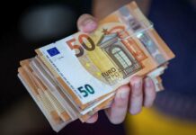 Fransa’da Aylık 4 Bin 300 Euro Geliri Olan “Zengin” Sayılıyor Fransa’da Aylık 4 Bin 300 Euro Geliri Olanlar “Zengin” Sayılıyor
