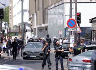 Paris’te Bıçaklı Saldırı: 1’i Hamile 3 Kadın Yaralandı