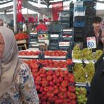 Pazar Alışverişi Yapan Gurbetçi: “Allah Türkiye’deki Vatandaşlarımızın Yardımcısı Olsun”