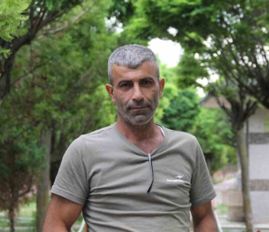 Sivaslı Gurbetçi, Atılan Kur’an-ı Kerimleri Toplayıp Müslüman Ailelere Dağıttı